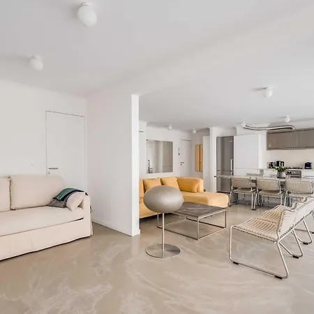 Modern 1bdr 2p Flat With A Balcony - Menilmontant *